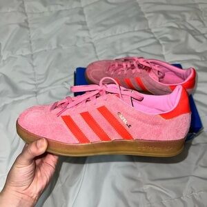Adidas gazelle indoor in Solar Red. Size 6